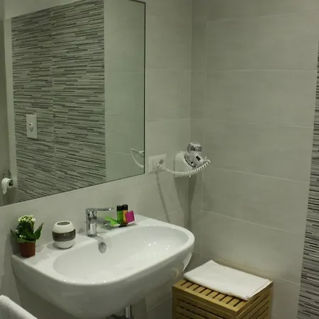 Πανσιόν Holidays In -