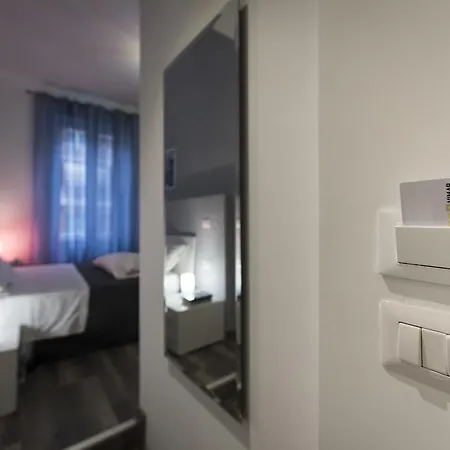 Holidays In - Πανσιόν 4*